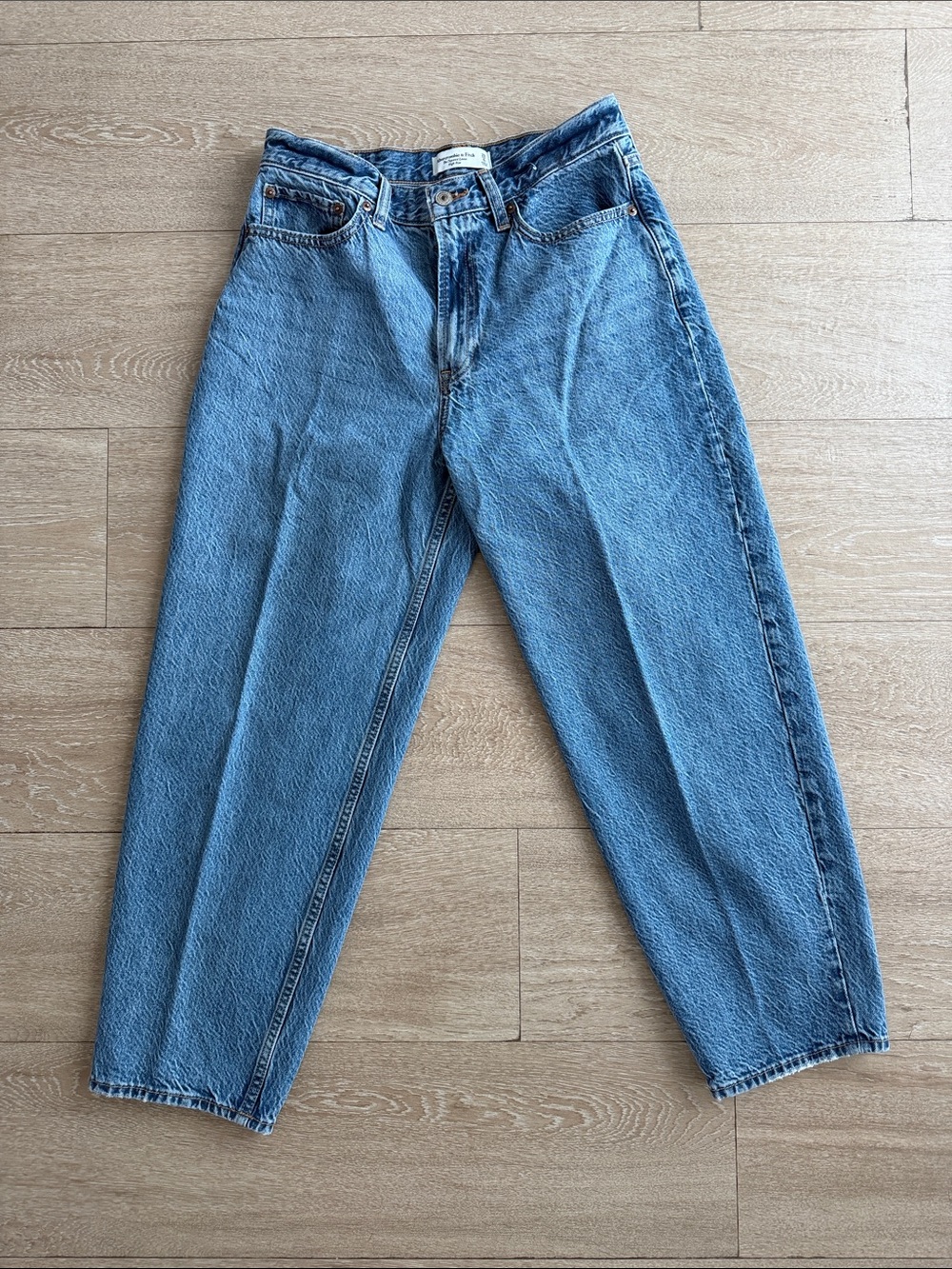 Abercrombie & Fitch Vintage Light Blue High-Waist Relaxed Jeans Size 28S